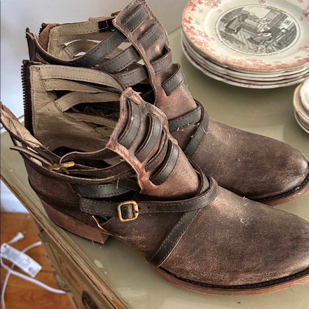 Freebird Brown Leather Boots booties with Buckle strapping sexy NWON